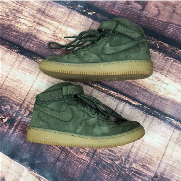 green nike shoes kids